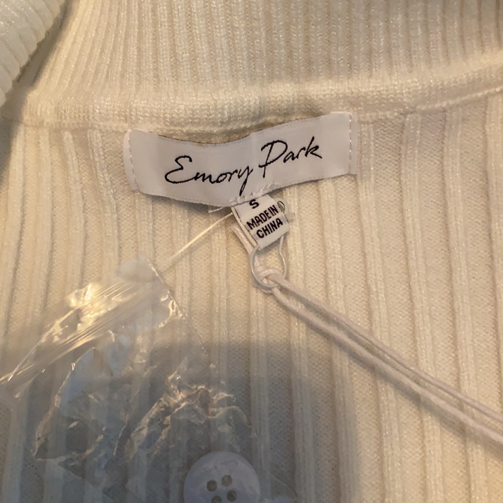 Cropped button down sweater with collar - Picture 5 of 7